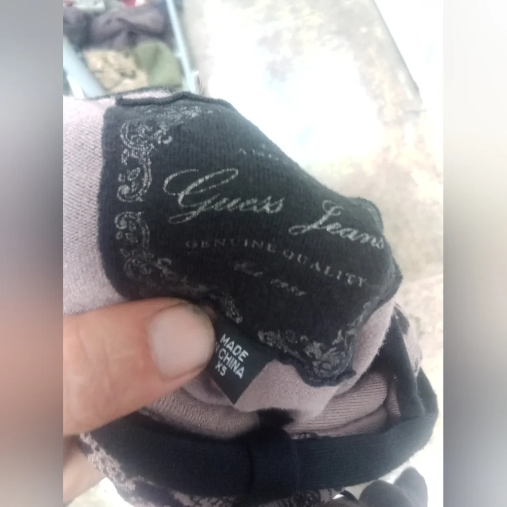 Guess - Picture 2 of 3